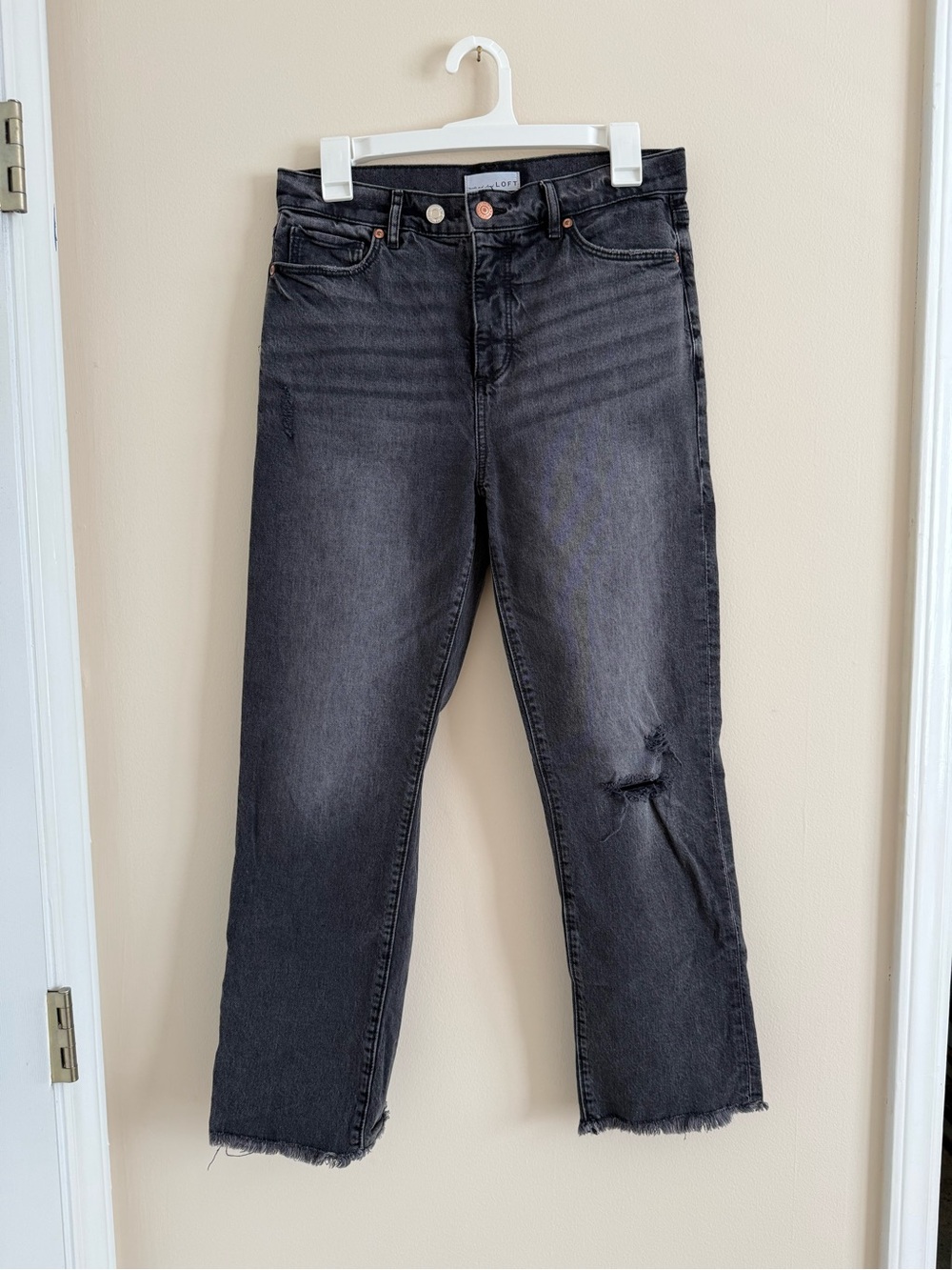 LOFT The Straight Crop Black Raw Hem Jeans Women’s 27 / 4